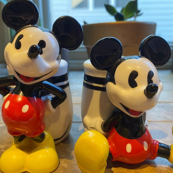 Mickey and Minnies Mouse Salt and Pepper Shakers Limited Edition - Picture 6 of 6